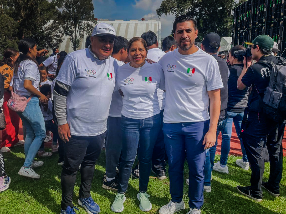María José Alcalá, presidenta del COM y colaboradores de la DGB