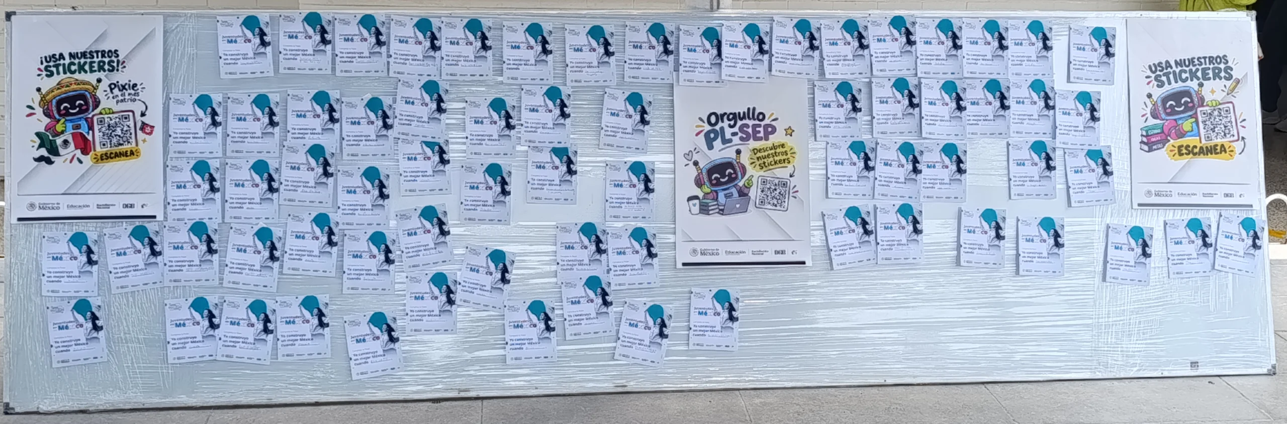 Pizarra con participaciones de las comunidades estudiantiles